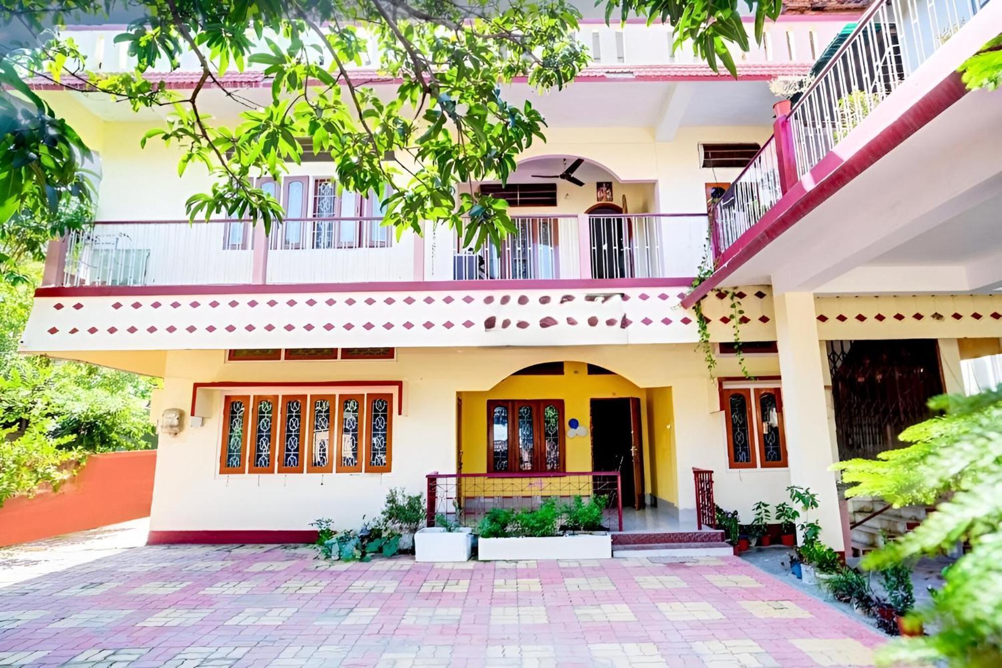 Capital Heritage Homestay Guwahati Exteriör bild