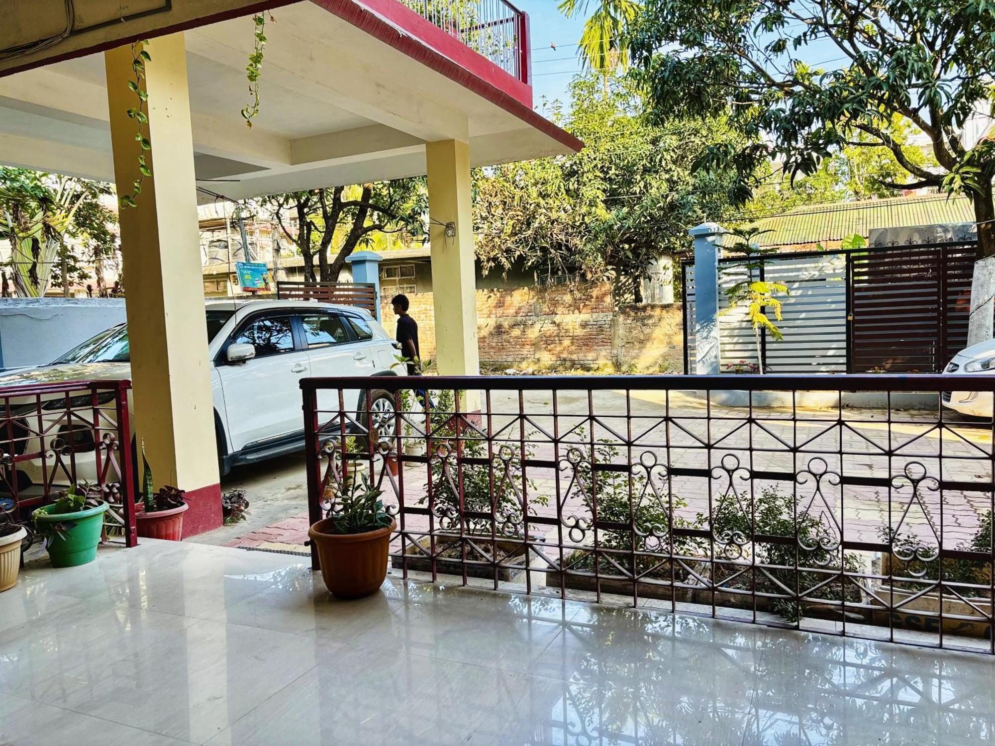 Capital Heritage Homestay Guwahati Exteriör bild